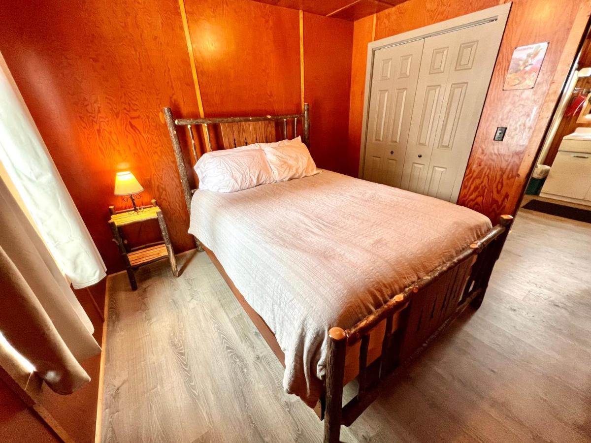 מלון Indian Lake Adirondack Lake Cabins מראה חיצוני תמונה